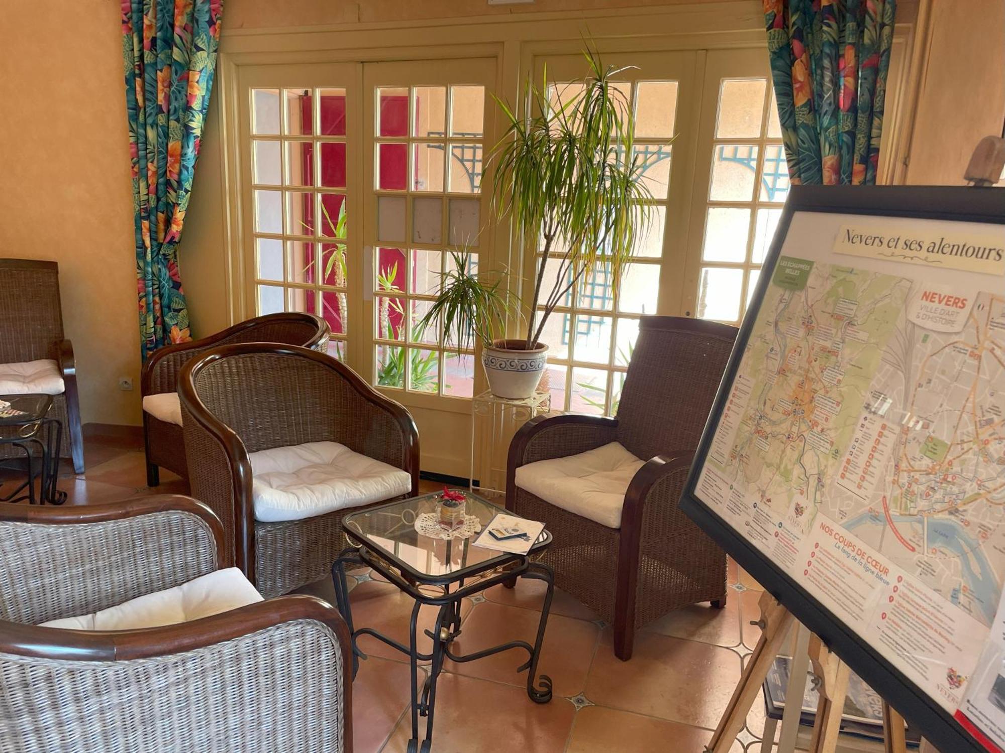 The Originals Boutique, Hôtel Clos Sainte Marie, Nevers  Buitenkant foto
